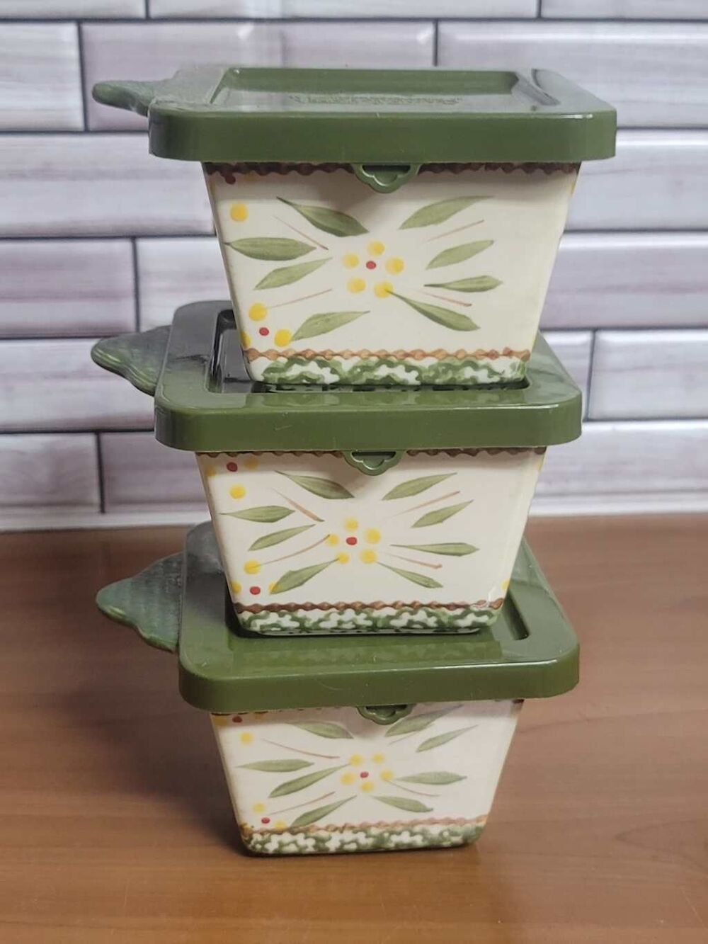 TEMP-TATIONS Old World Green ovenware Set - 3 Individual Square Bakers with Lids